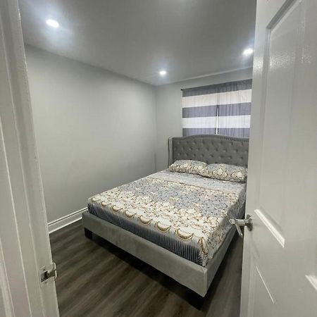 Mo'S Place Місісаґа Екстер'єр фото