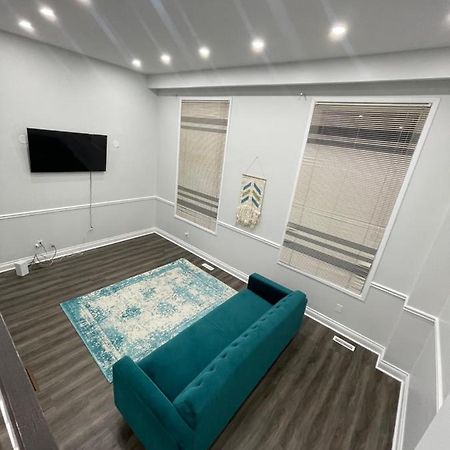 Mo'S Place Місісаґа Екстер'єр фото