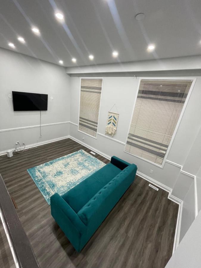 Mo'S Place Місісаґа Екстер'єр фото